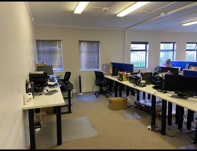 128M² OFFICE FOR SALE IN WESTLAKE